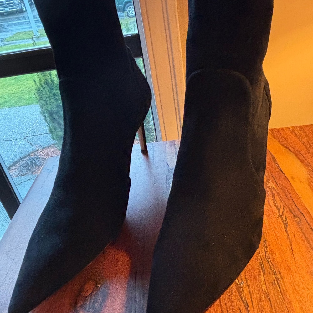 Stuart Weitzman 75 STRETCH BOOTIE SUEDE